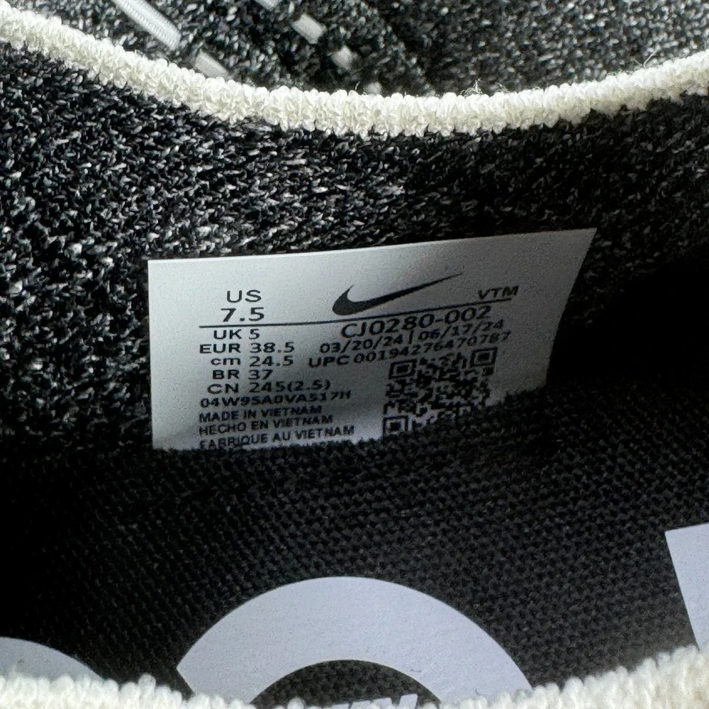 Nike React Phantom Run Flyknit 2 Oreo Womens Size 7.5 Running Shoes Black White